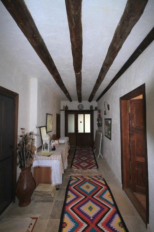 Stone Triple Room (3 Single Beds) image 3
