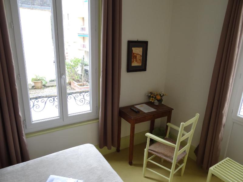 Single Room image 3