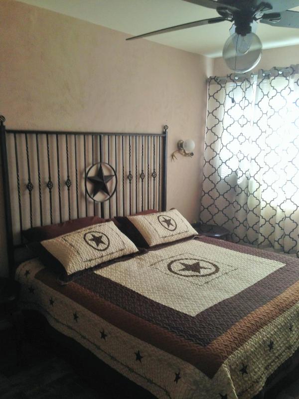 Western Room with Harbor Bridge View