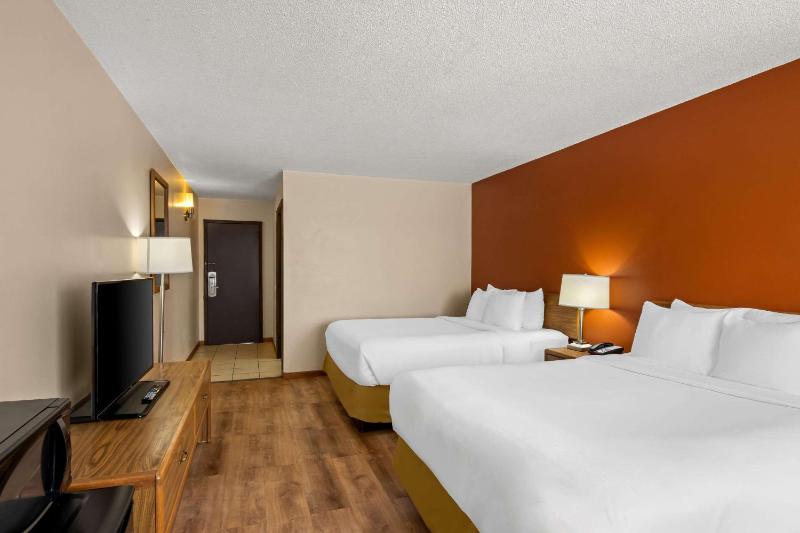 Two Queen Beds with Lake View/Disability Access - Non Smoking image 4