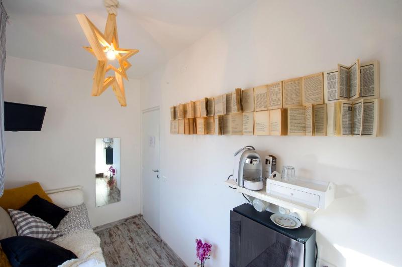 Single Room with Private Bathroom image 4