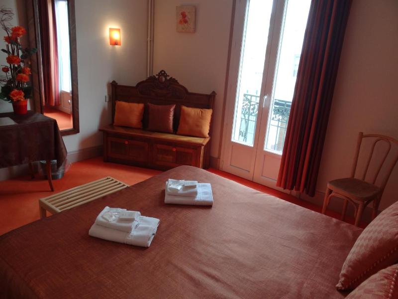 Double Room image 2