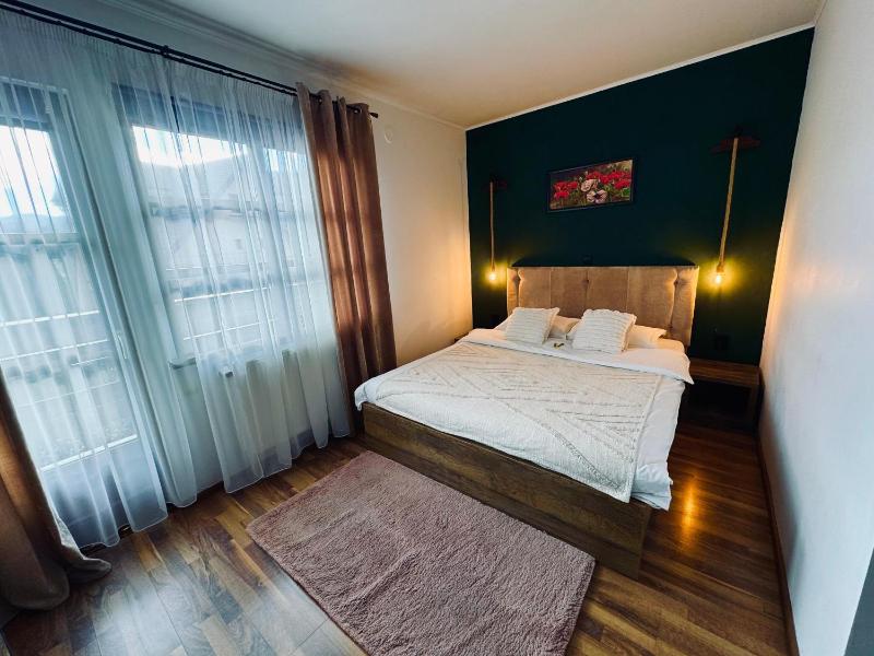 Double Room with Balcony image 3