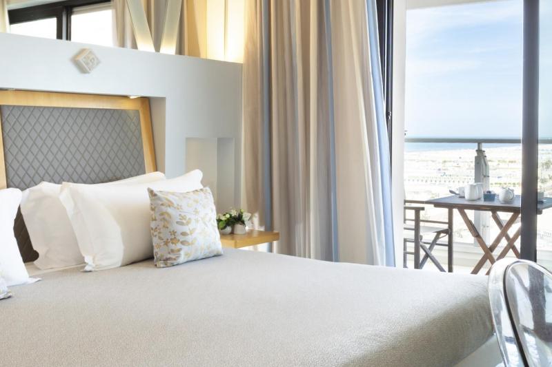 Classic Double Room image 3