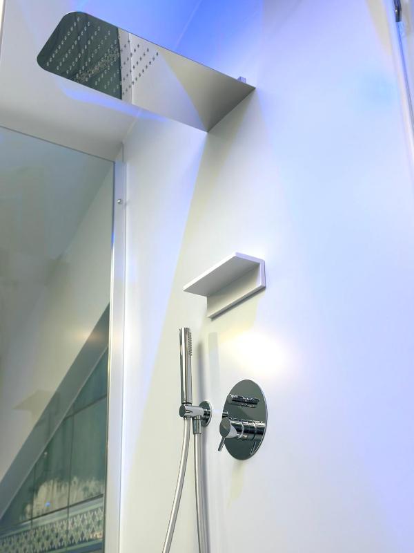 Classic Double Room image 4