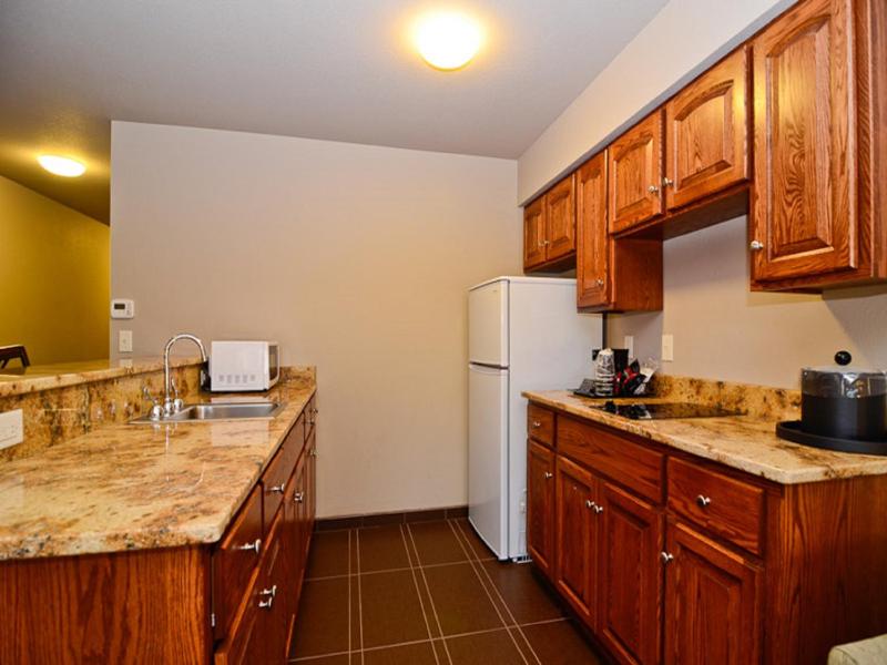 Deluxe King Suite image 4
