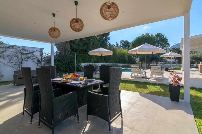 Three-Bedroom Villa image 4