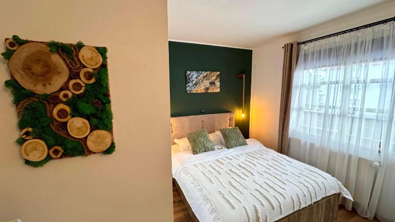 Double Room with Balcony image 1