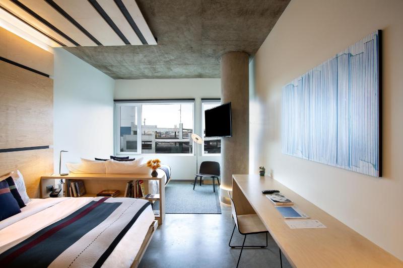 Quadruple Room image 2
