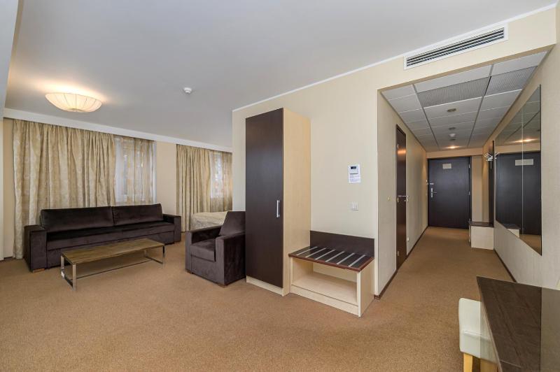 Suite with Spa Bath image 3