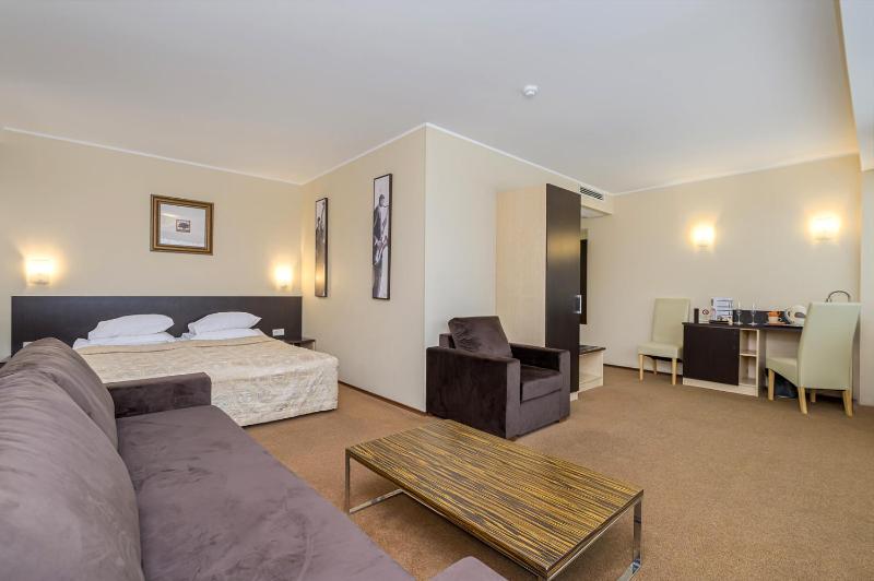 Suite with Spa Bath image 1