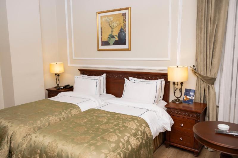 Deluxe Twin Room image 1