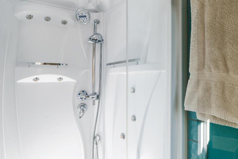 One-Bedroom Apartment image 1