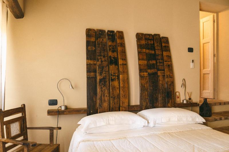 Double Room image 3
