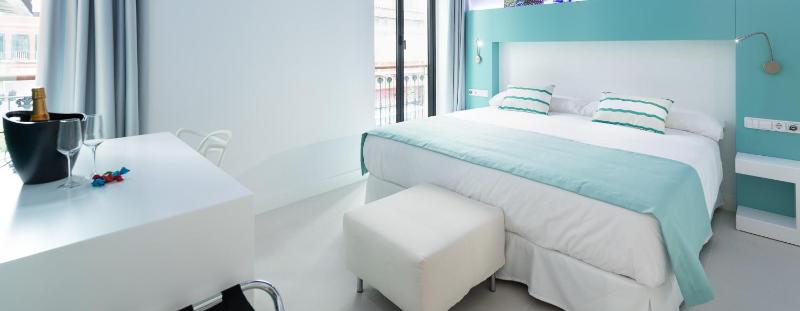 Double Room image 3