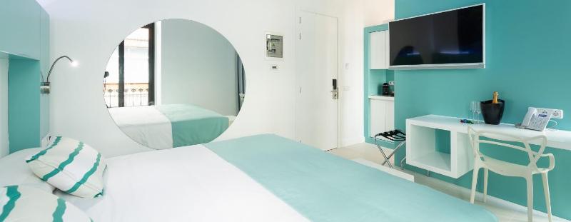 Double Room image 4