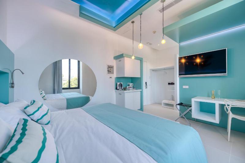 Double Room with Garden View image 4