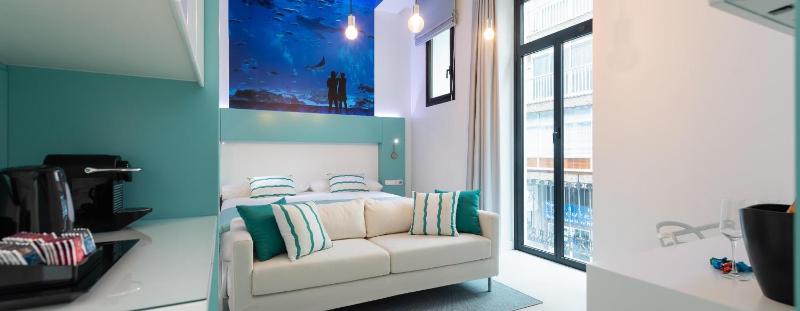 Suite with Balcony image 3