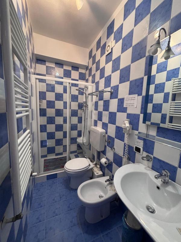 Double Room image 3