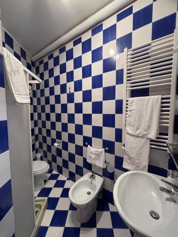 Double Room image 2