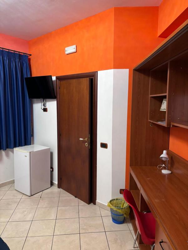 Double Room image 3