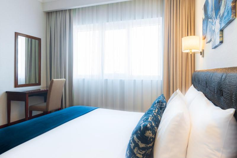 Deluxe Suite One Bedroom - Complimentary Transfer to Bluewater Island and JBR image 4
