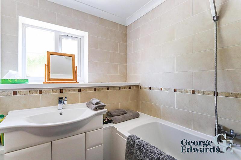 Double Room with Private Bathroom image 3
