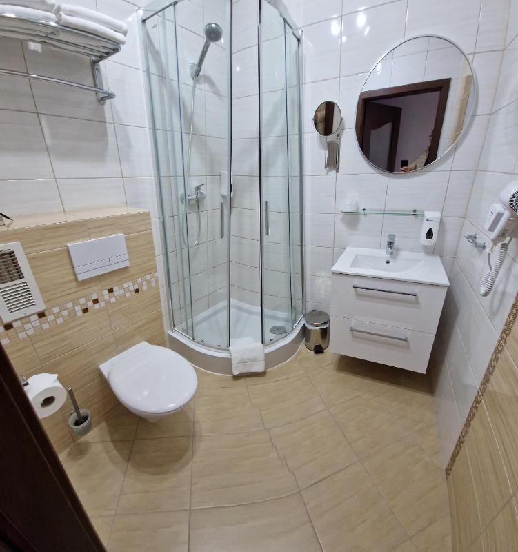Twin Room image 3