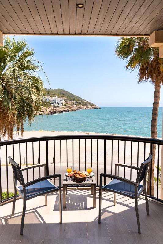 Junior Suite with Balcony and Sea View image 4