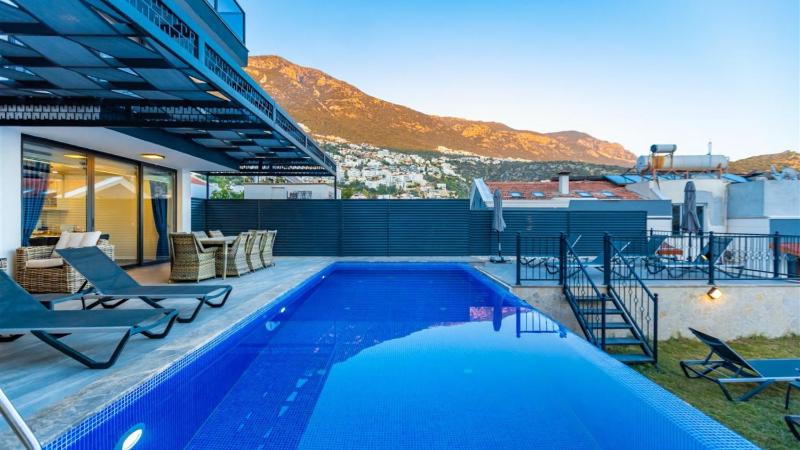 5 Bedroom Villa short walk to the oldtown - image 10