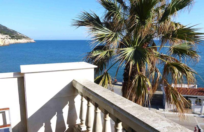 Junior Suite with Balcony and Sea View image 3