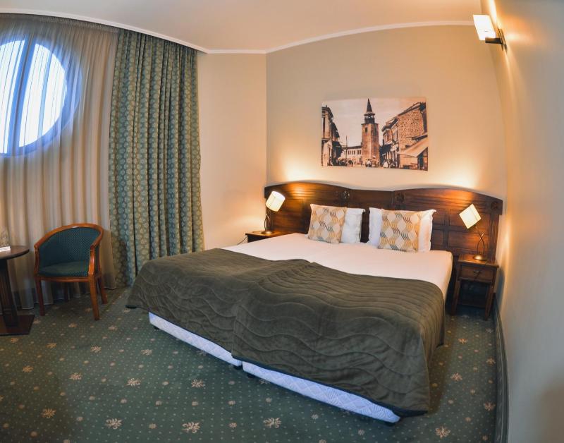 Double Room image 4