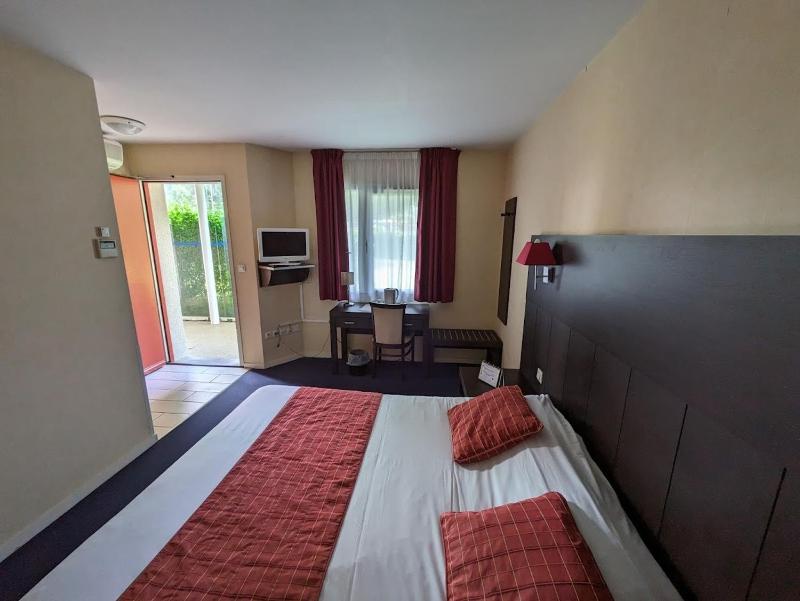 Classic Double Room image 2