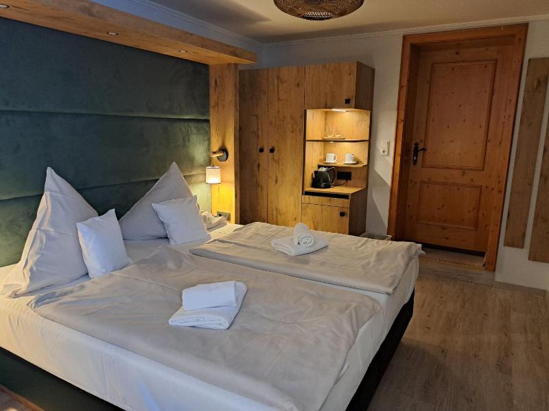 Standard Double Room image 4
