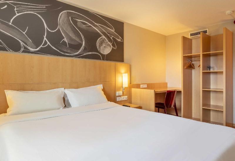 Double Room image 1