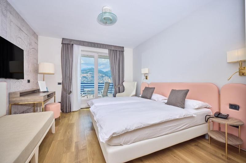 Deluxe Double or Twin Room with Lake View image 1
