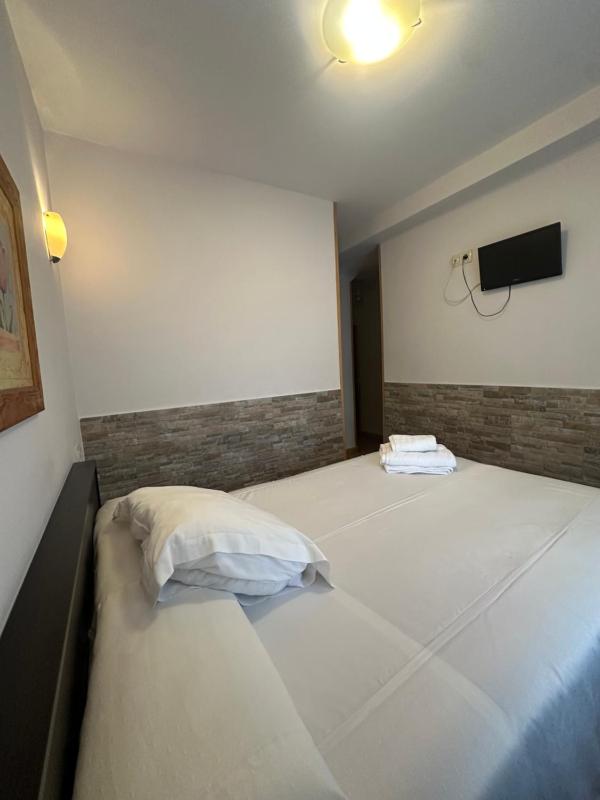 Single Room with Private Bathroom image 3
