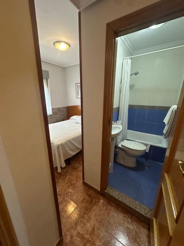 Single Room with Private Bathroom image 2