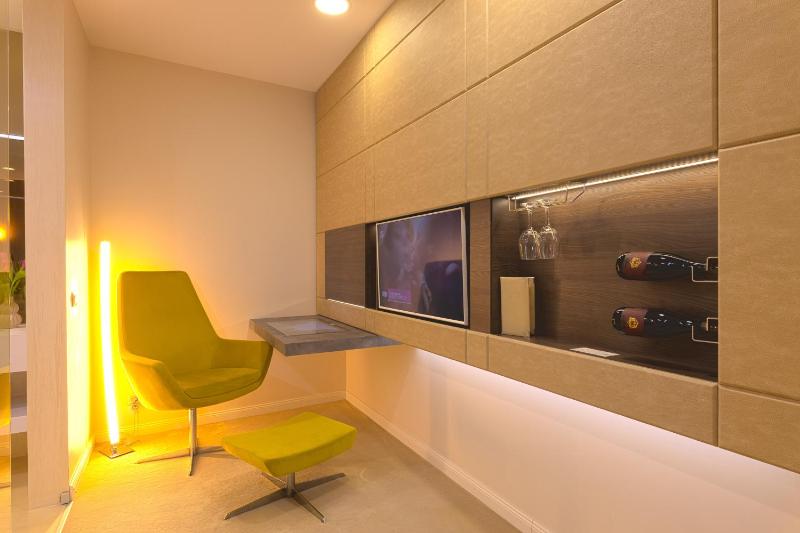 Class Deluxe Double Room image 1