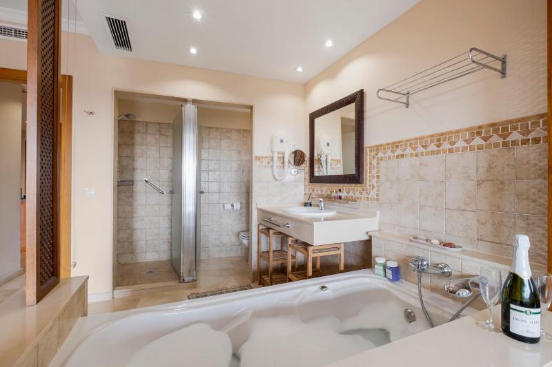 Penthouse with Jacuzzi by Costarentals - Ref 244 - image 24