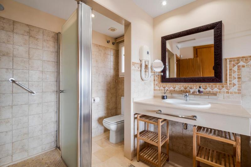 Penthouse with Jacuzzi by Costarentals - Ref 244 - image 15