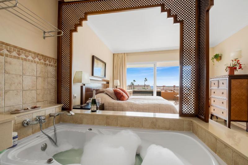 Penthouse with Jacuzzi by Costarentals - Ref 244 - image 12