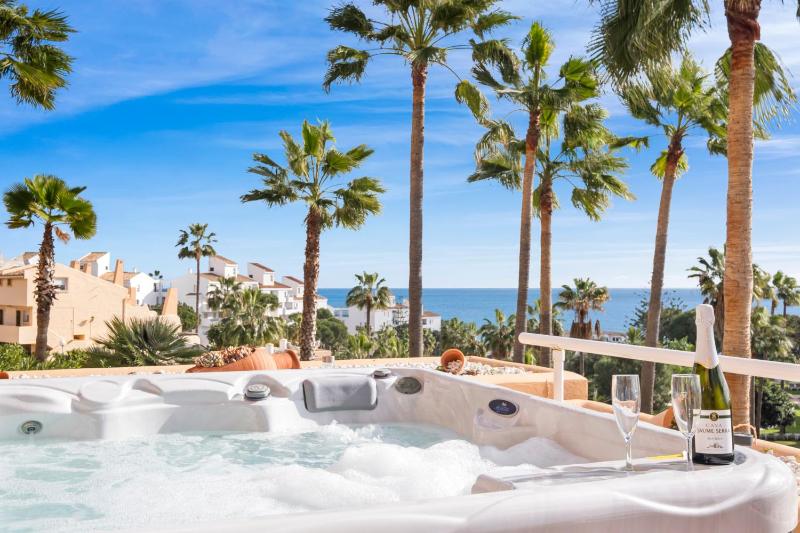 Penthouse with Jacuzzi by Costarentals - Ref 244 - image 13