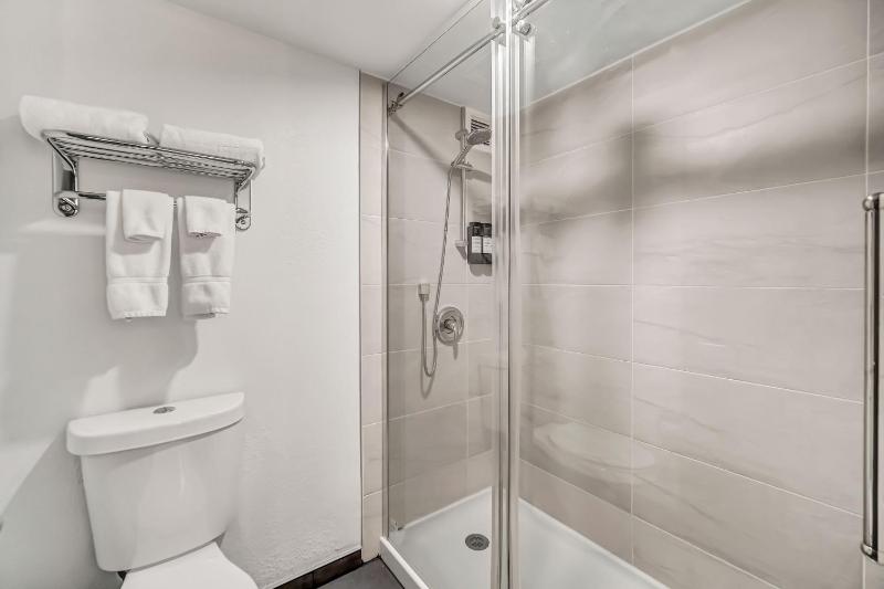 King Room - Non-Smoking image 2
