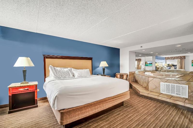 King Suite with Whirlpool - Non-Smoking image 3