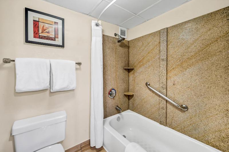 Queen Room with Two Queen Beds - Non-Smoking image 4
