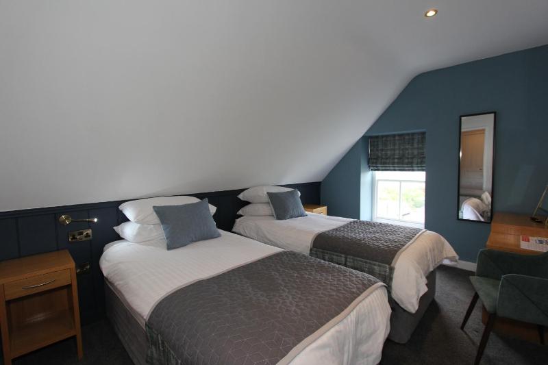 Twin Room with Private Bathroom image 1
