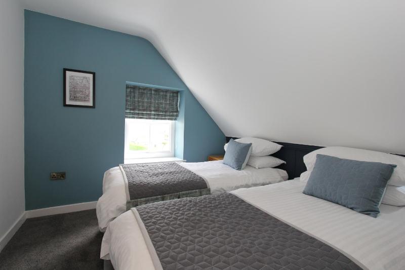 Family Room with Shower image 1