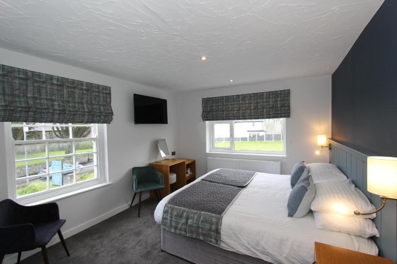 Double or Twin Room with Private Bathroom image 1