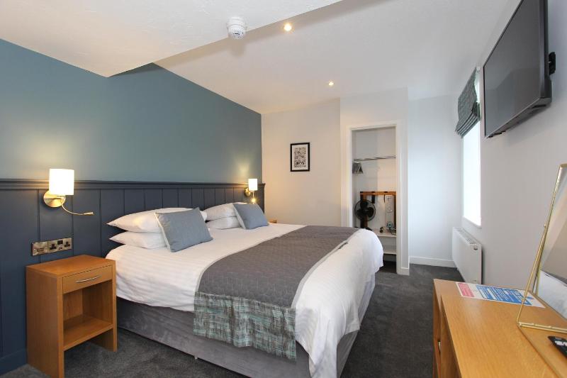 Double or Twin Room with Private Bathroom image 3